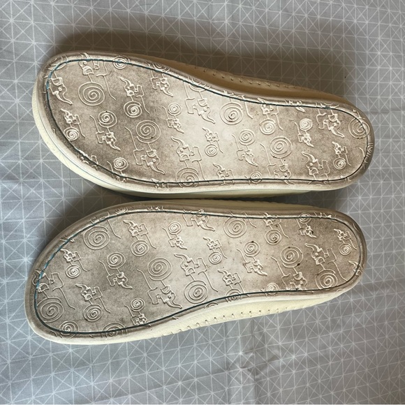 Karma of Charme Ivory Print Leather Embellished Flats 37 - Picture 7 of 7